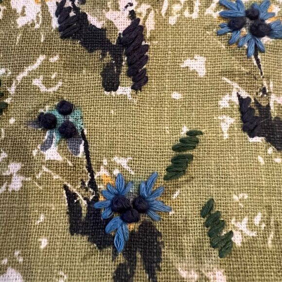 Cynthia Rowley rabbit print with embroidered flowers table runner - Picture 7 of 9